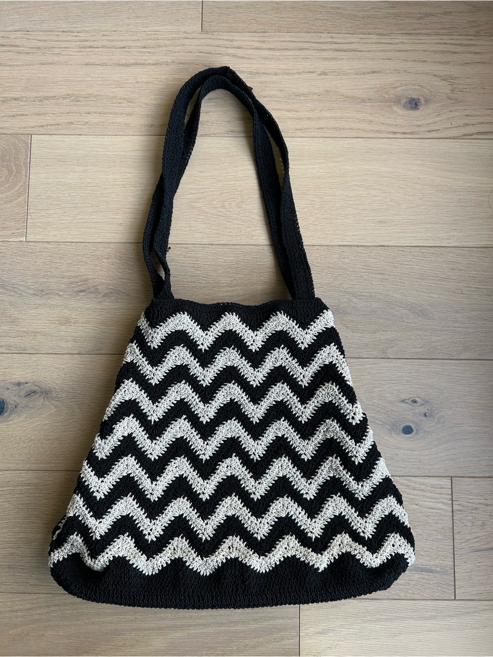 Black & White Chevron Knit Tote Bag - Women's Shoulder Bag